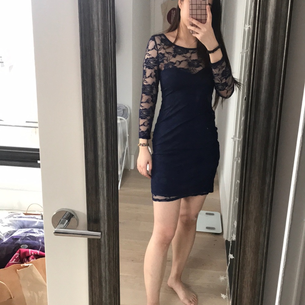 Jump long sleeves mini dress.